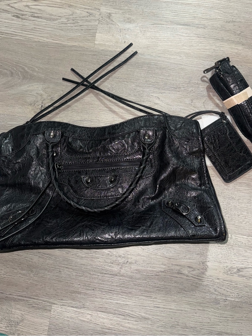 Balenci City Bag Vibes- Classic Black Leather Shoulder Bag